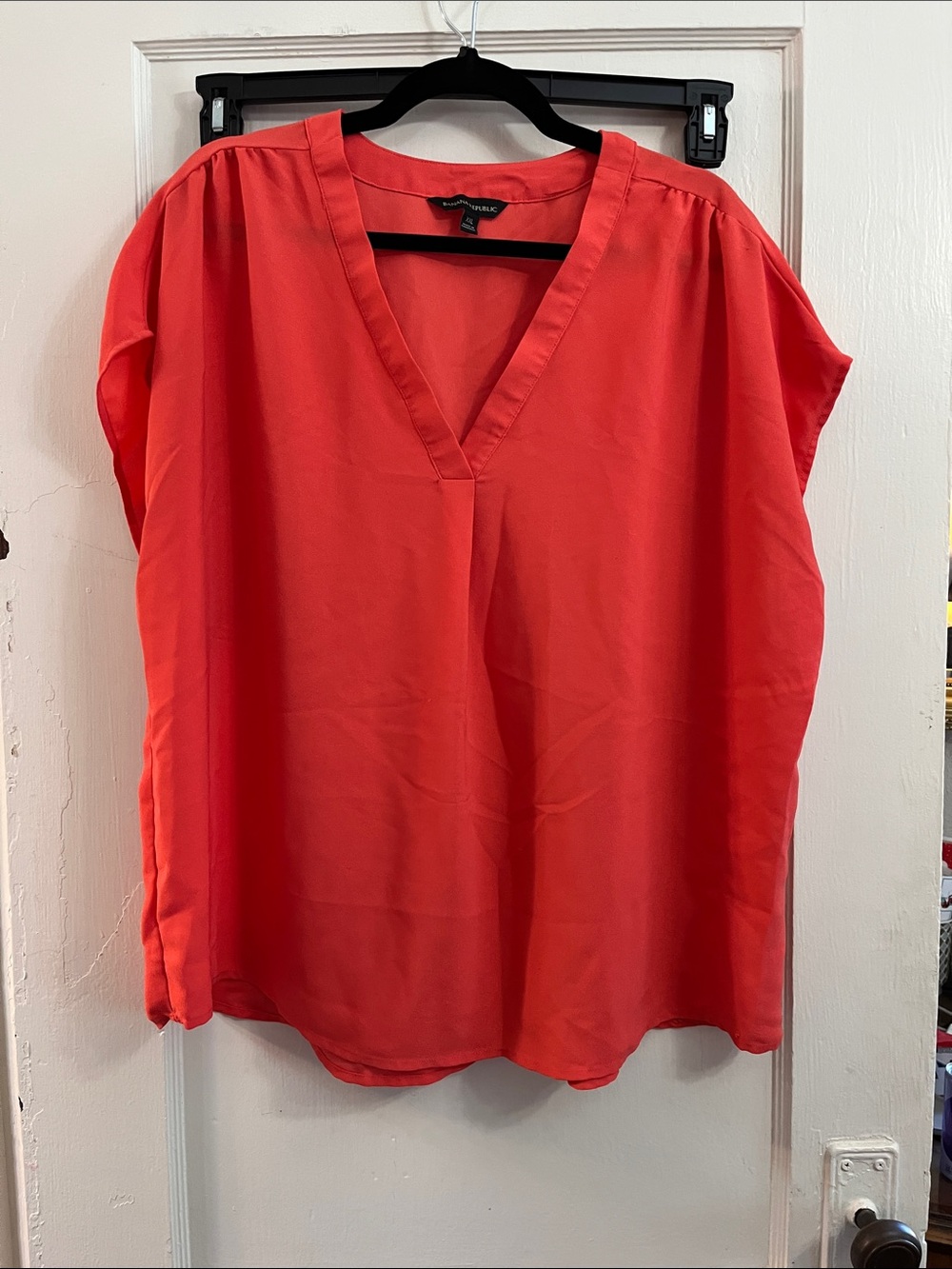 Banana Republic Coral V-Neck Short Sleeve Blouse